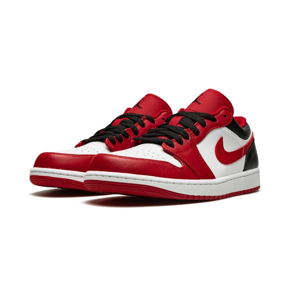 Jordan 1 Low  Bulls